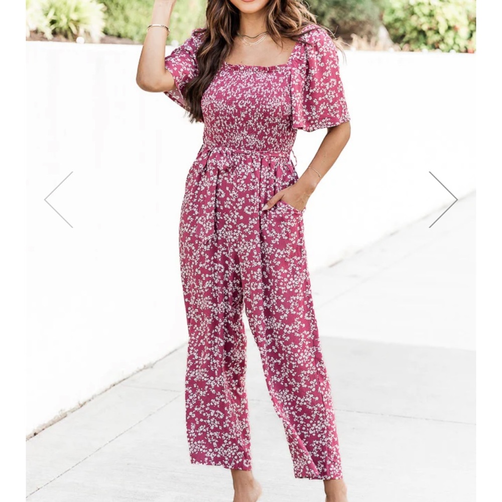 Berry floral jumpsuit from Pink Lily! 
Size small, only worn to try on!